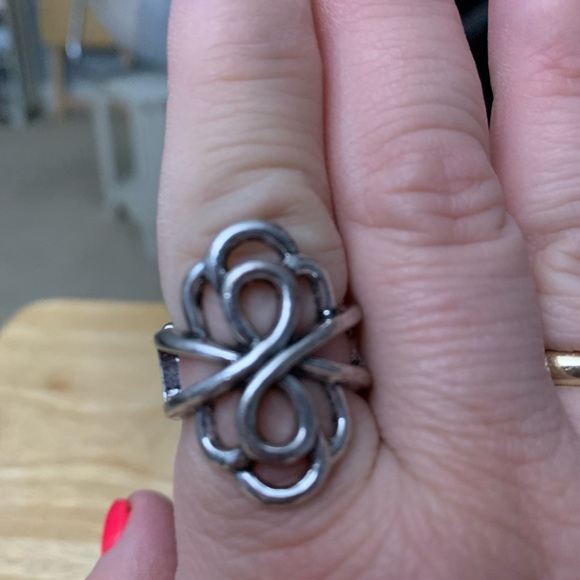 Rings (all with a stretch band) fits sizes 7.5-10 - Picture 11 of 15